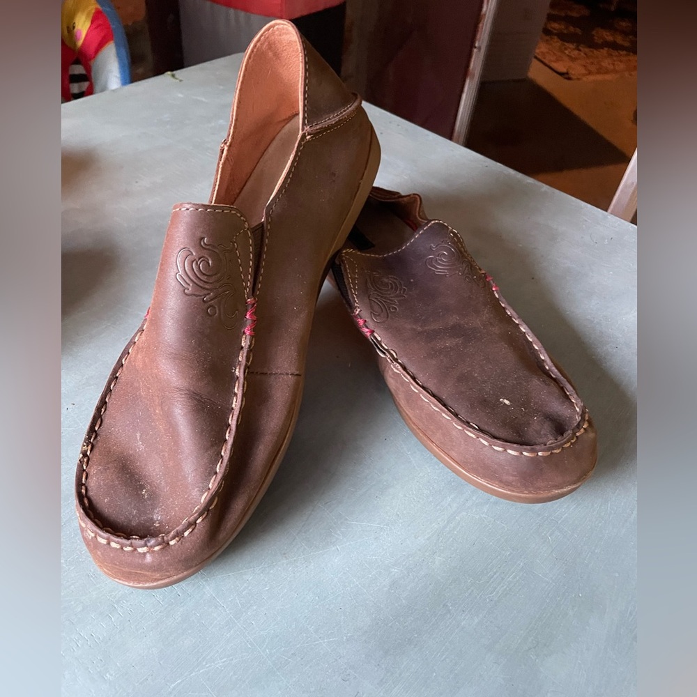 EUC- Real Leather Olukai Women’s Loafer- Size: 9.5